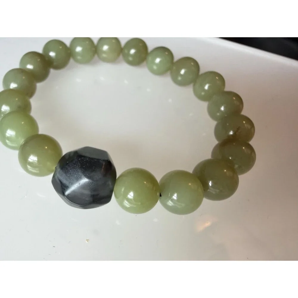 Natural icy Green Nephrite Jade Bracelet Ink Jade Accent Bead 10mm Celadon - Picture 6 of 8